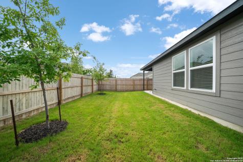 1115 Pigeon Marion TX 78124
