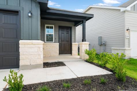 1115 Pigeon Marion TX 78124