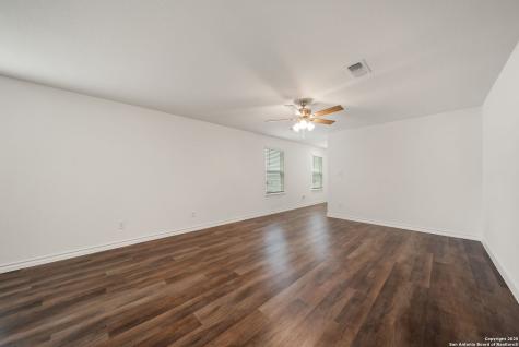 1115 Pigeon Marion TX 78124