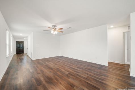 1115 Pigeon Marion TX 78124