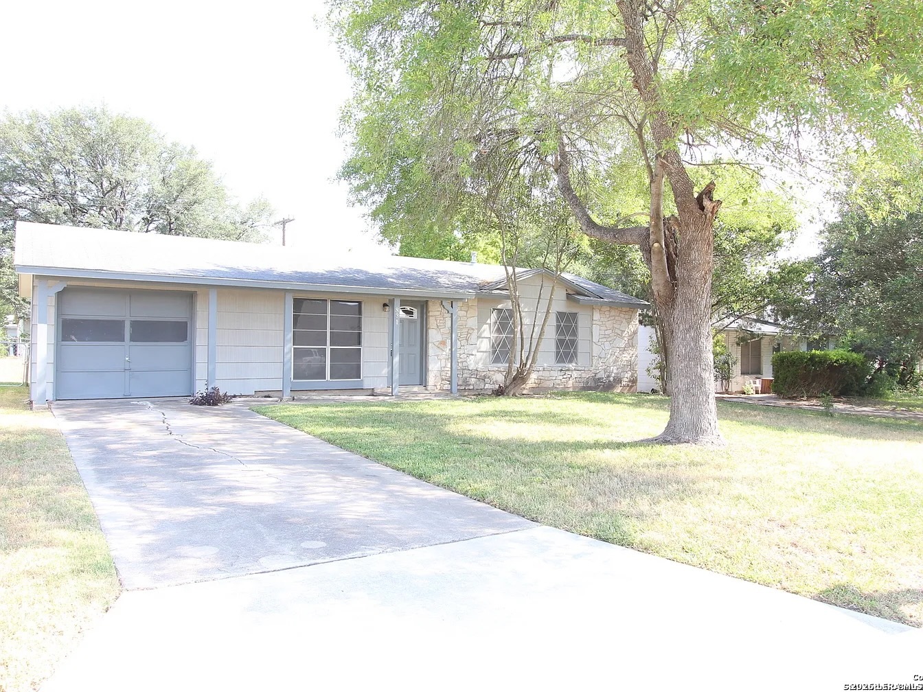 831 North Boulevard Universal City TX 78148
