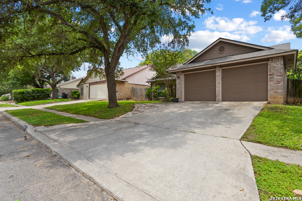 8007 Forest Crossing Live Oak TX 78233