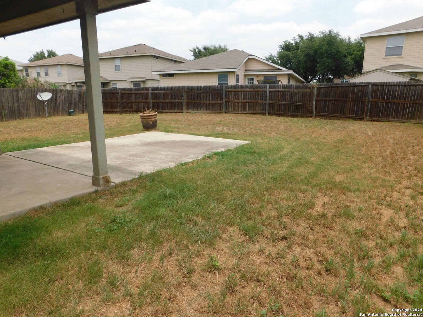 9013 Barkwood Universal City TX 78148