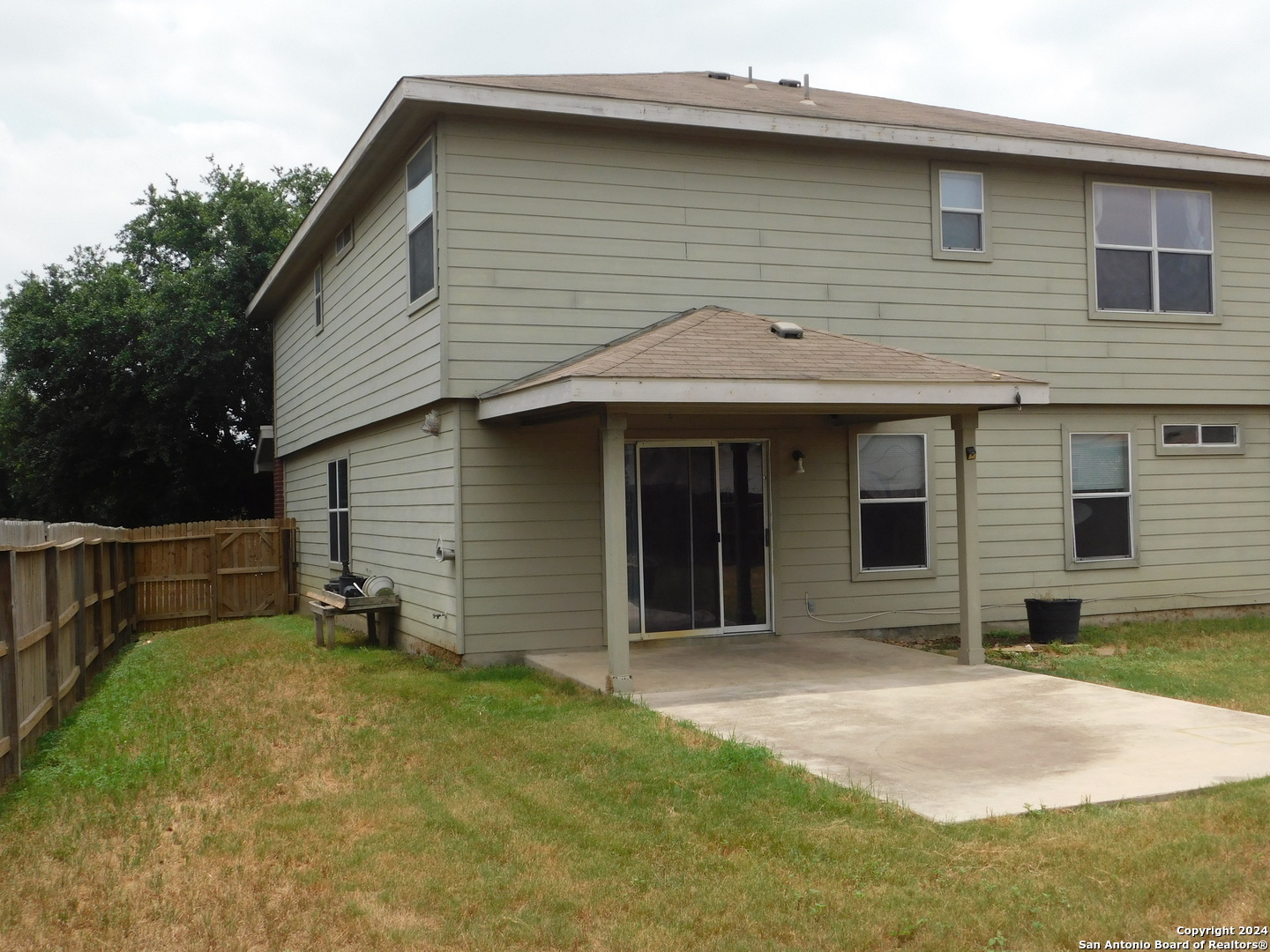 9013 Barkwood Universal City TX 78148