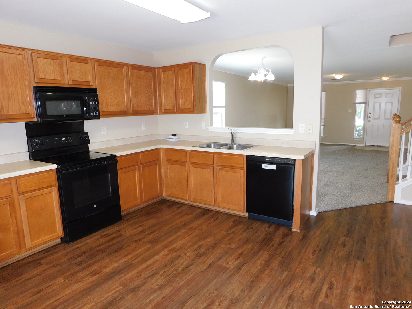 9013 Barkwood Universal City TX 78148