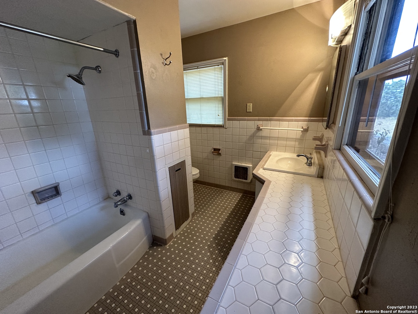 1712 B Fm 470 Bandera TX 78003