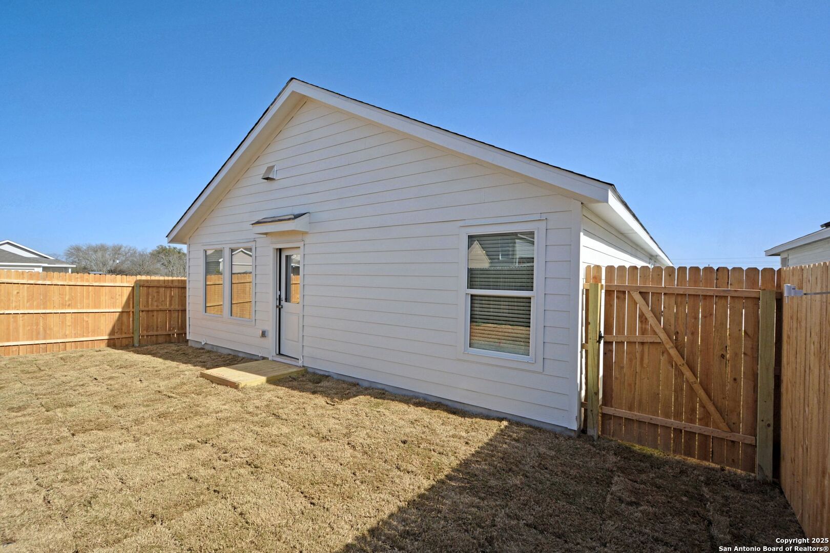 206 Charles Way Marion TX 78124