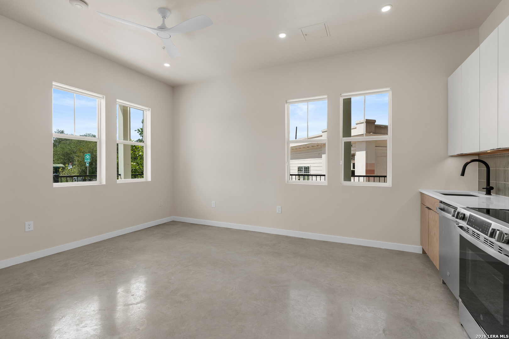 725 W Ashby Place San Antonio TX 78212