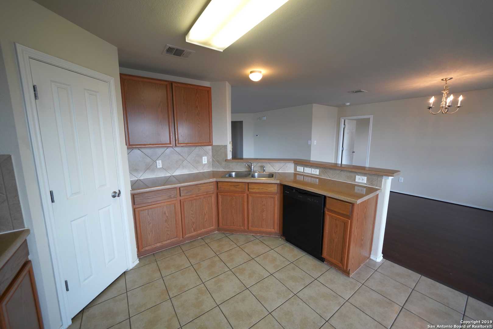 5011 Braden Gate San Antonio TX 78244