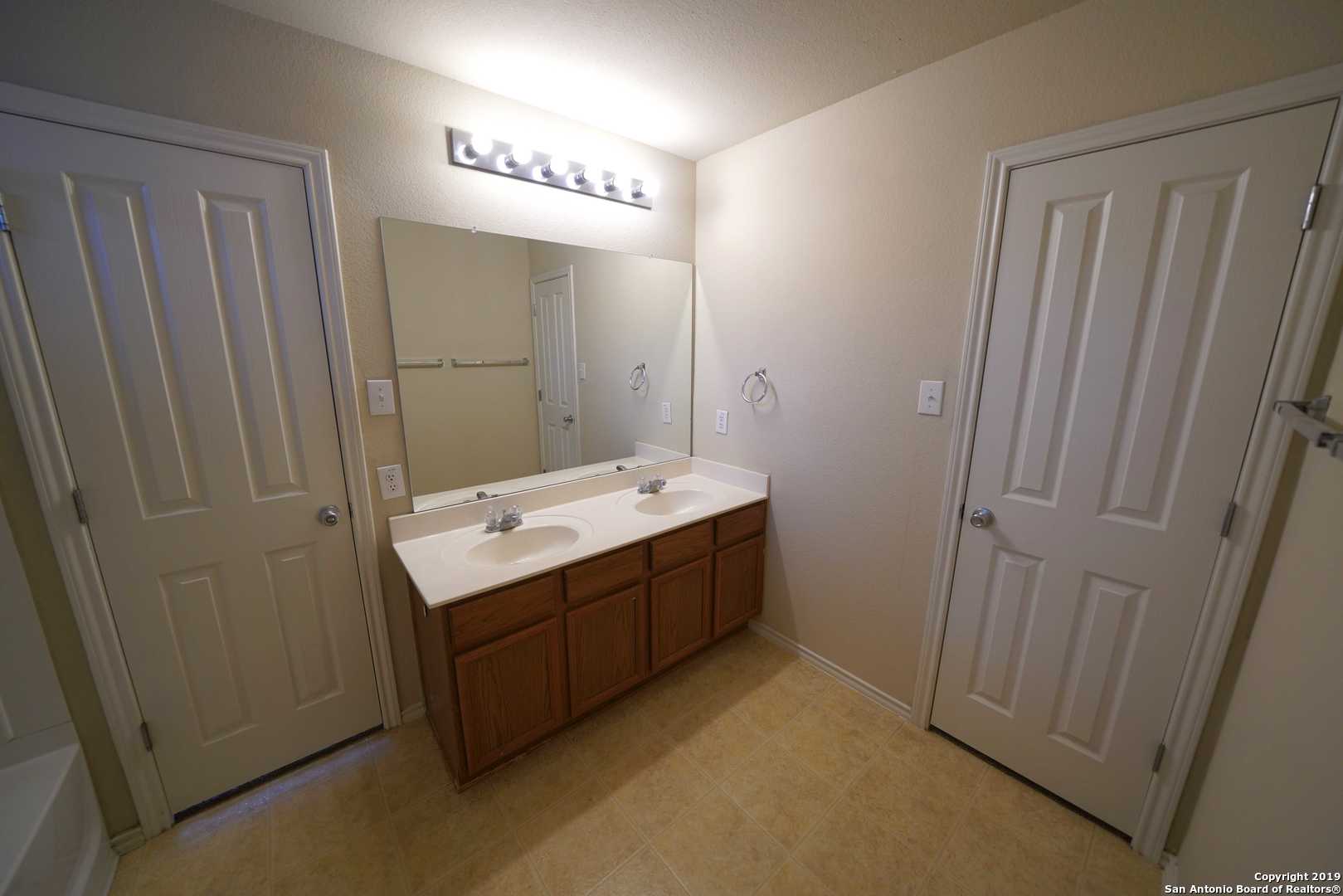 5011 Braden Gate San Antonio TX 78244