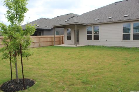 426 Nightingale Avenue Marion TX 78124