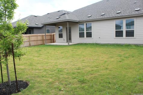 426 Nightingale Avenue Marion TX 78124