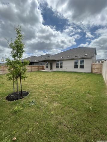426 Nightingale Avenue Marion TX 78124