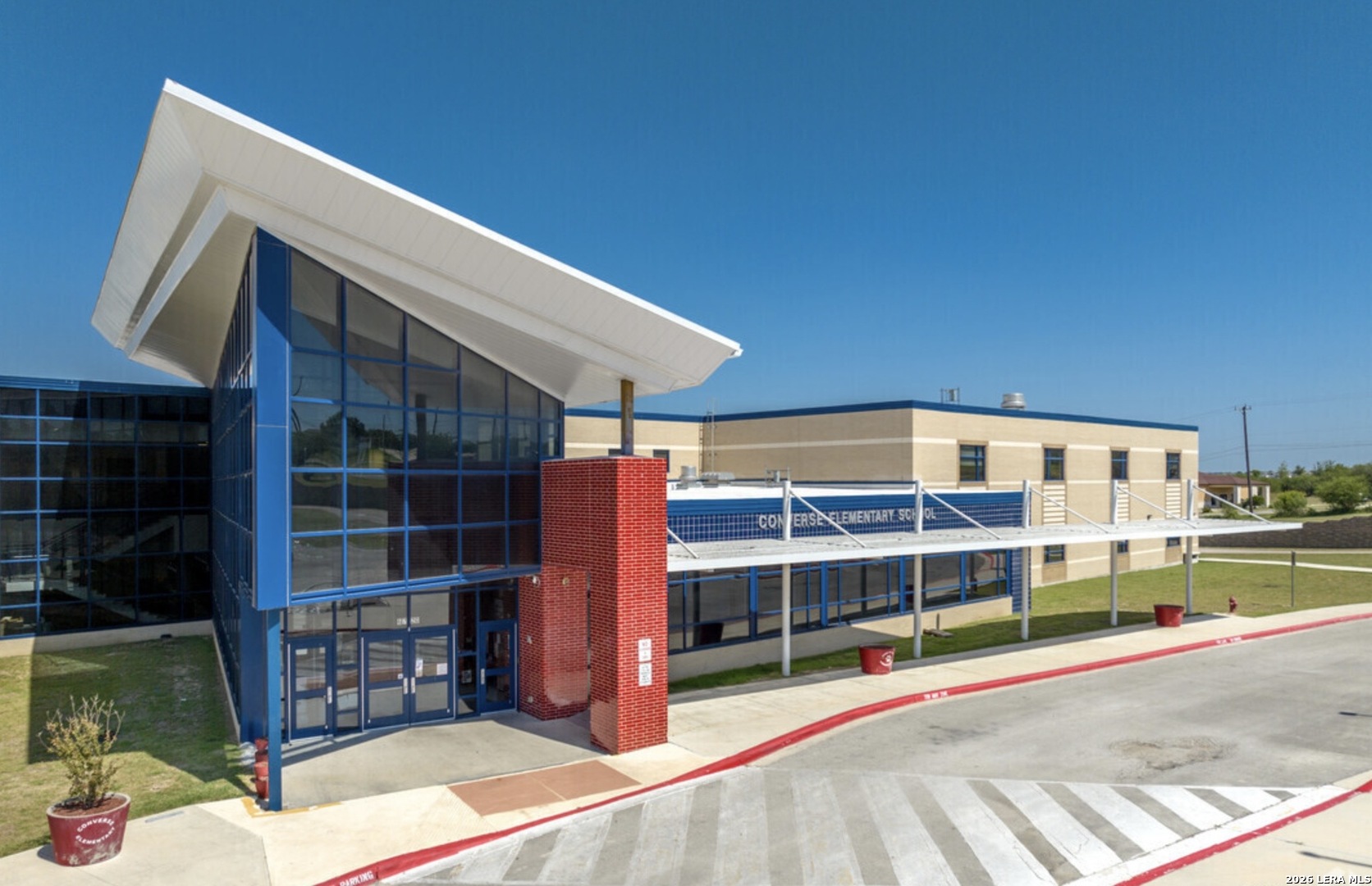 806 Station Converse TX 78109