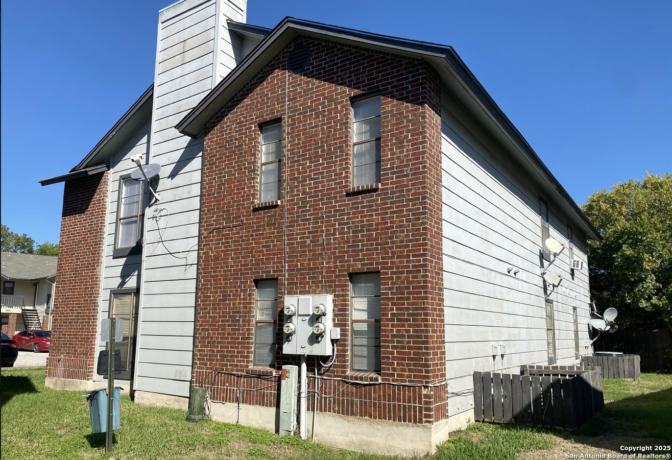 806 Station Converse TX 78109