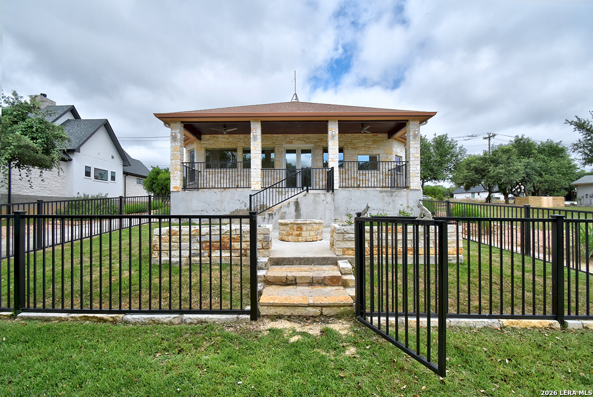 113 S Junius Peak Blanco TX 78606