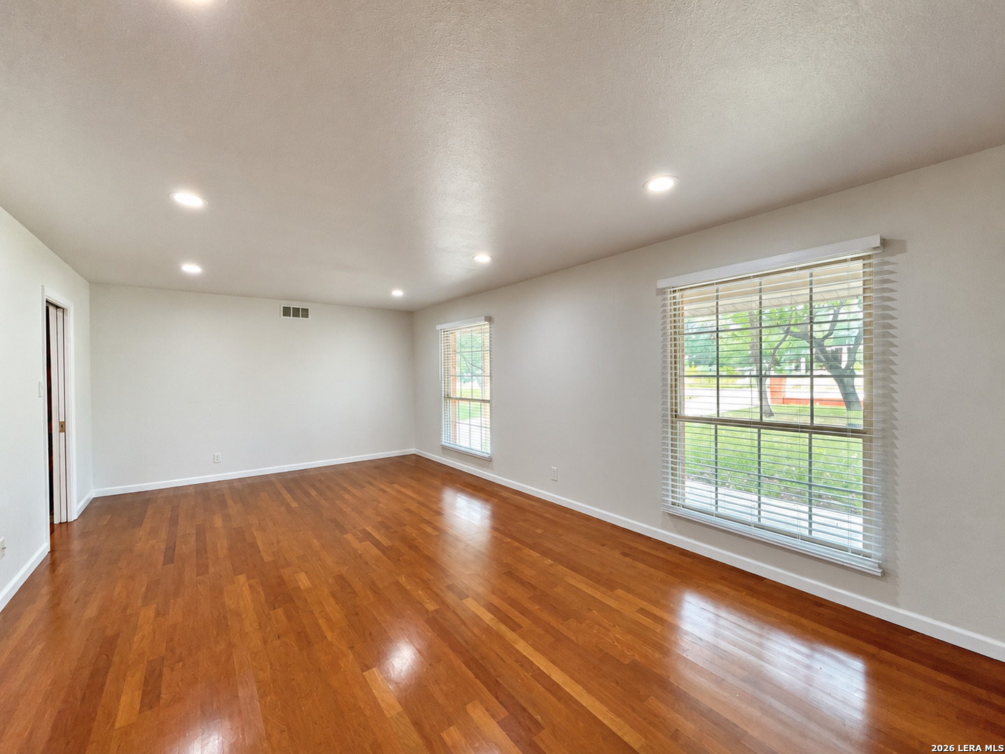 202 Donella Drive Hollywood Park TX 78232
