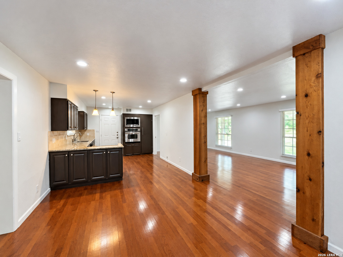 202 Donella Drive Hollywood Park TX 78232