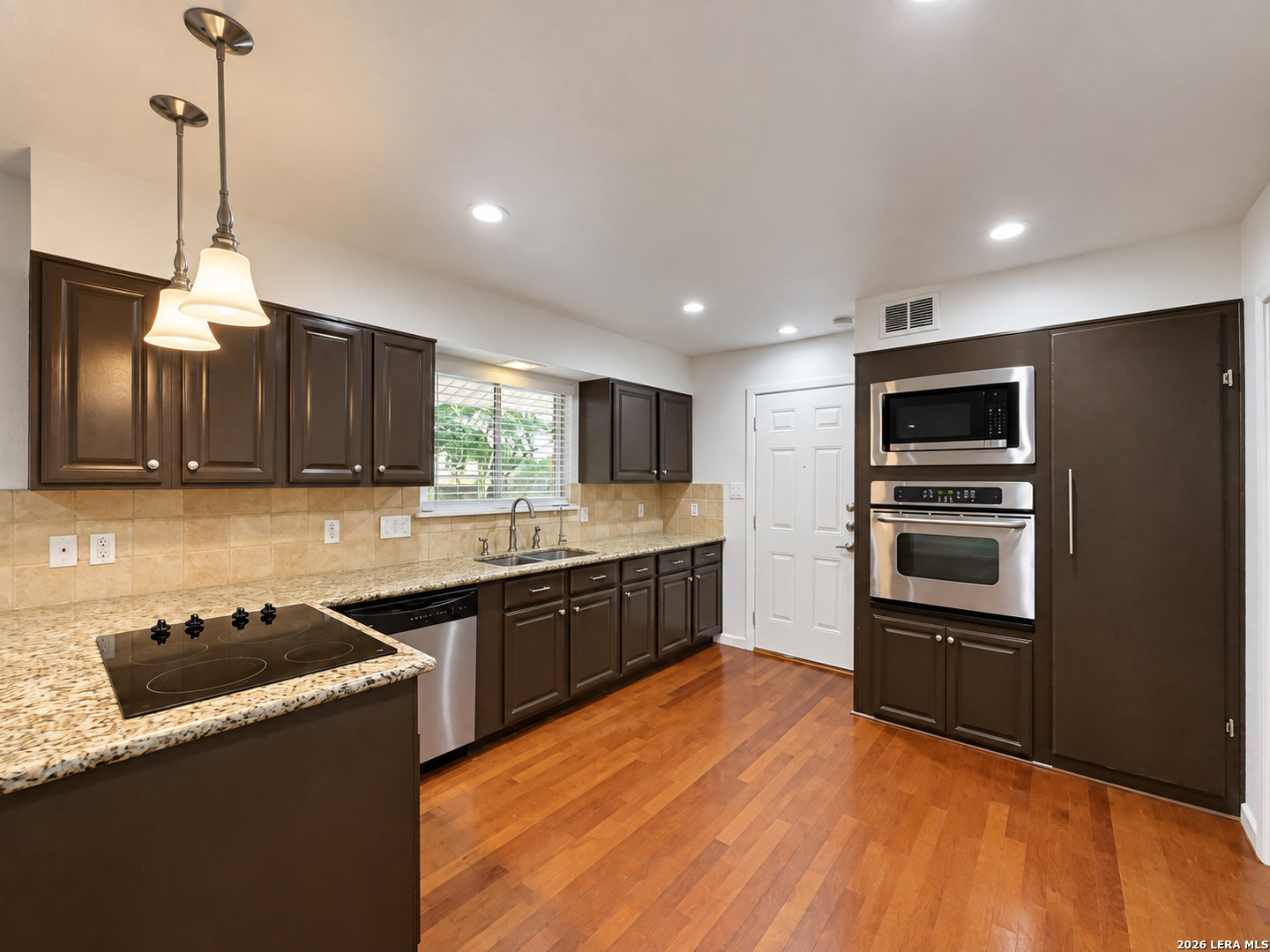 202 Donella Drive Hollywood Park TX 78232