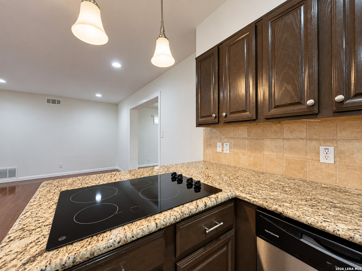 202 Donella Drive Hollywood Park TX 78232
