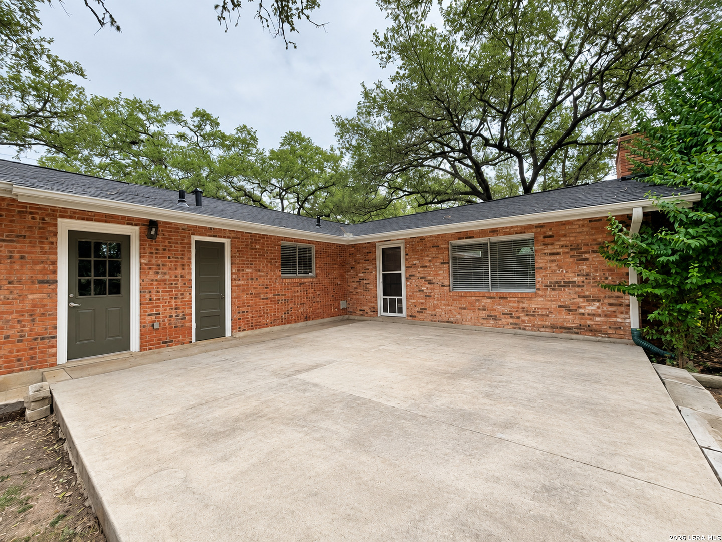 202 Donella Drive Hollywood Park TX 78232