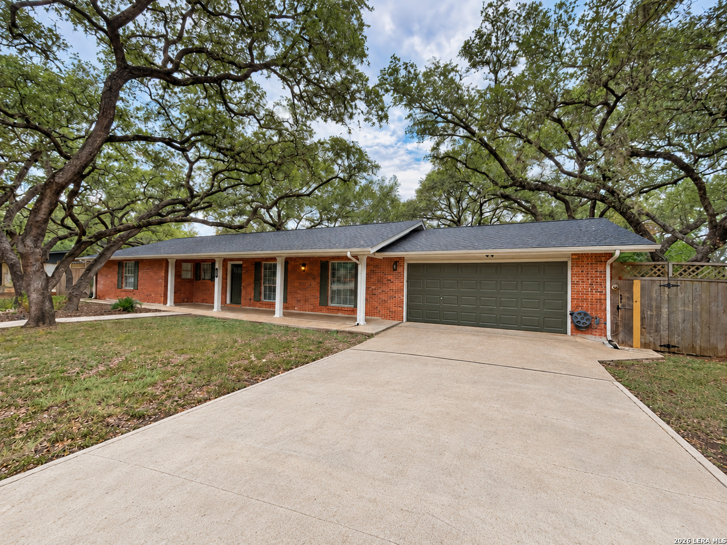 202 Donella Drive Hollywood Park TX 78232