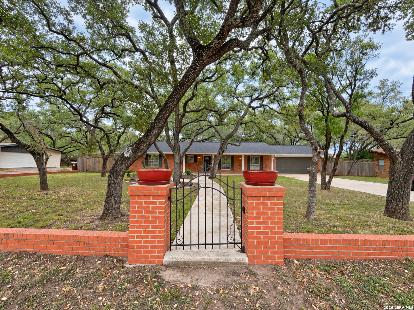 202 Donella Drive Hollywood Park TX 78232