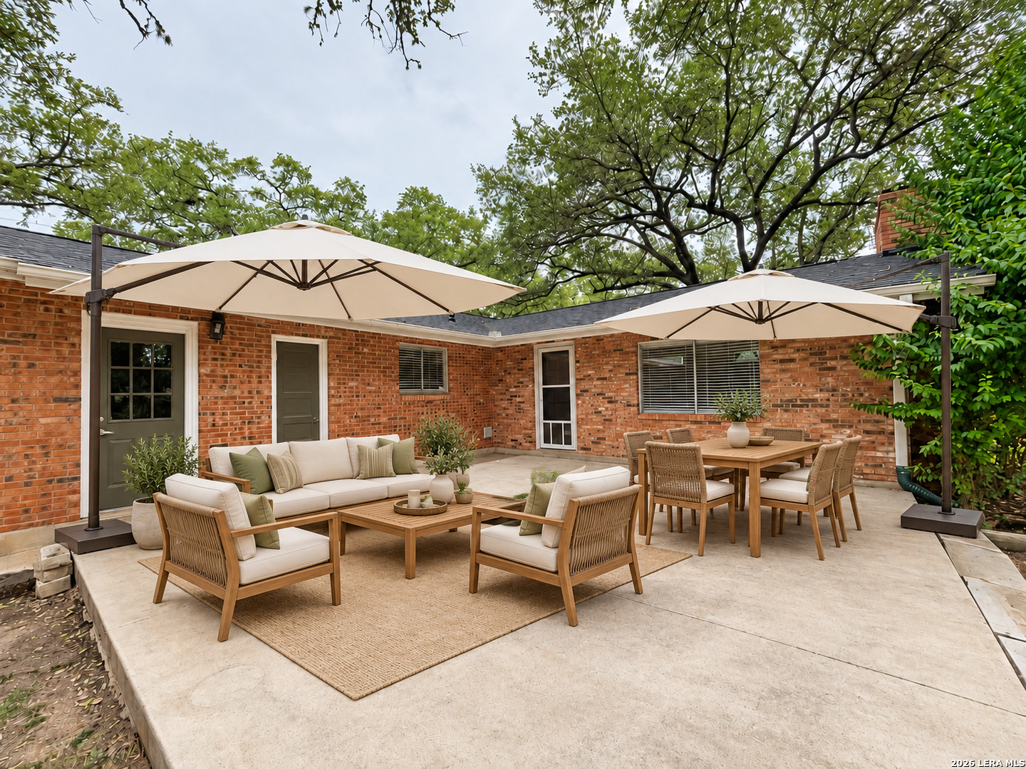 202 Donella Drive Hollywood Park TX 78232