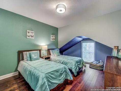 30 Chapel Hill San Antonio TX 78240