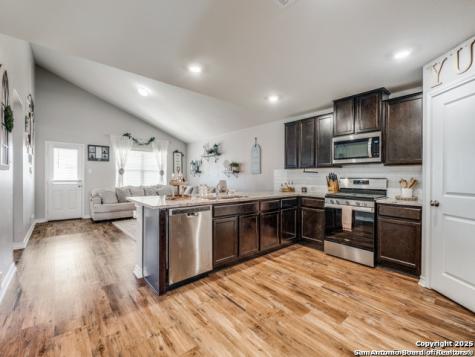6727 Hoffman Plain San Antonio TX 78252