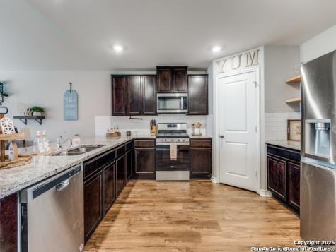 6727 Hoffman Plain San Antonio TX 78252