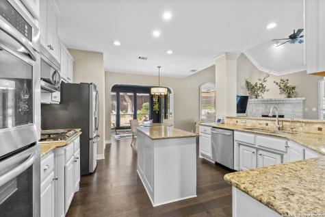 411 Cadence Hill San Antonio TX 78260