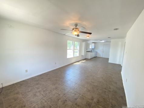 428 Burnett Avenue Charlotte TX 78011