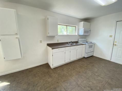 428 Burnett Avenue Charlotte TX 78011
