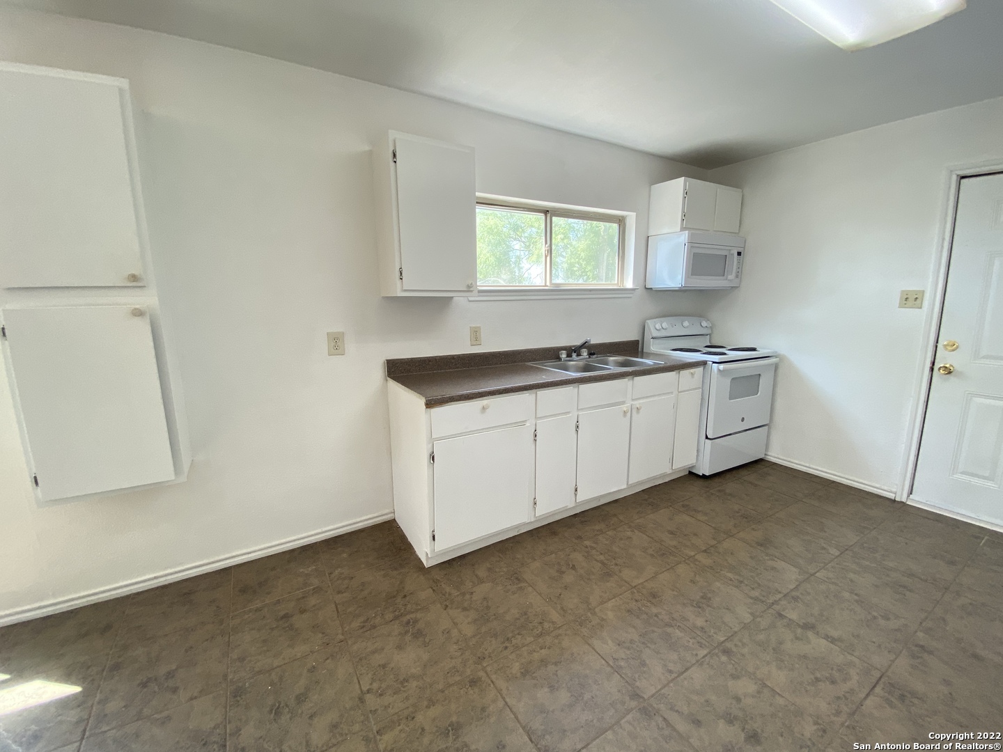 428 Burnett Avenue Charlotte TX 78011