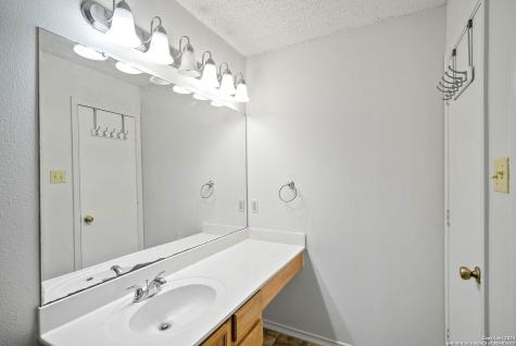 7839 Bypass Shoals San Antonio TX 78244