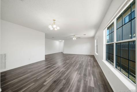 7839 Bypass Shoals San Antonio TX 78244