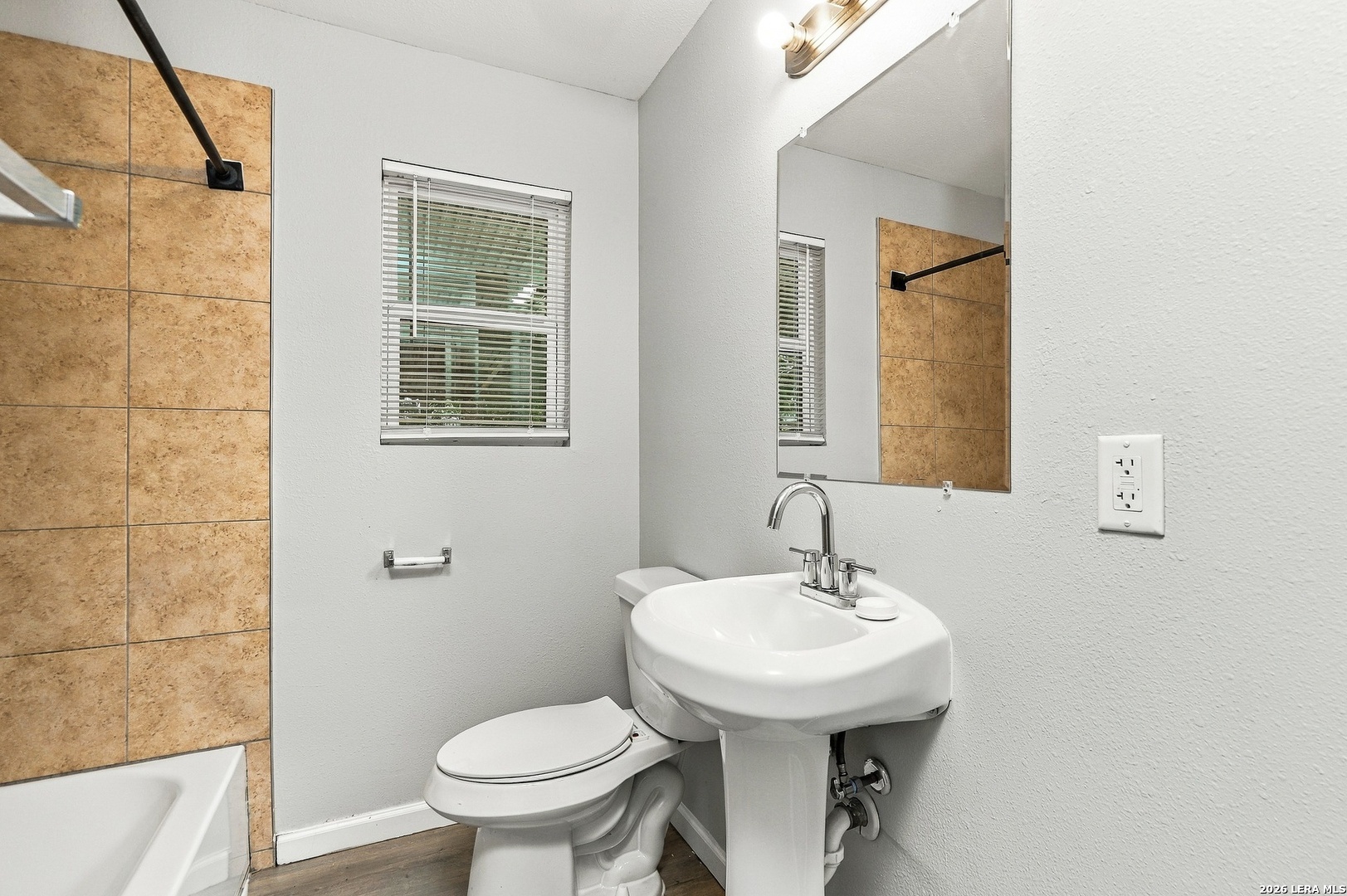 242 E Ackard Place San Antonio TX 78221