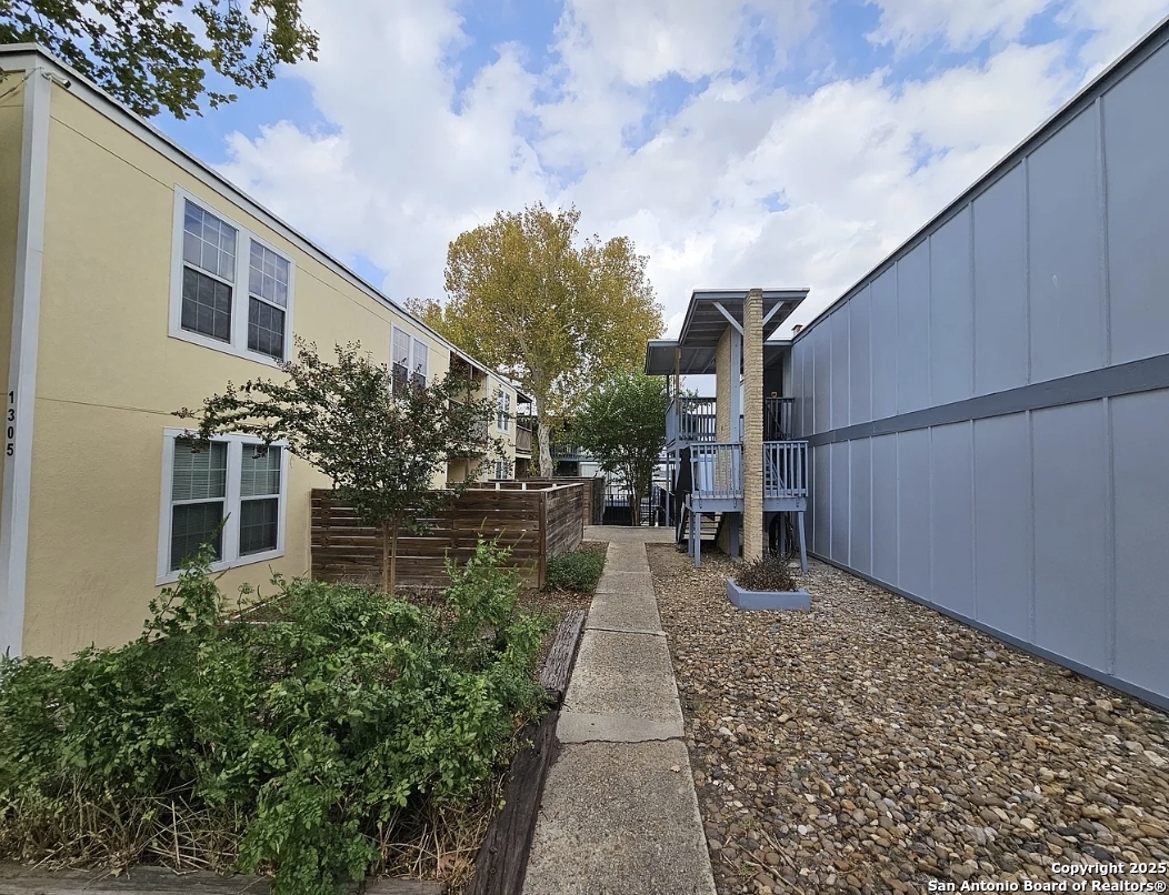 1305 E Mulberry Avenue San Antonio TX 78209