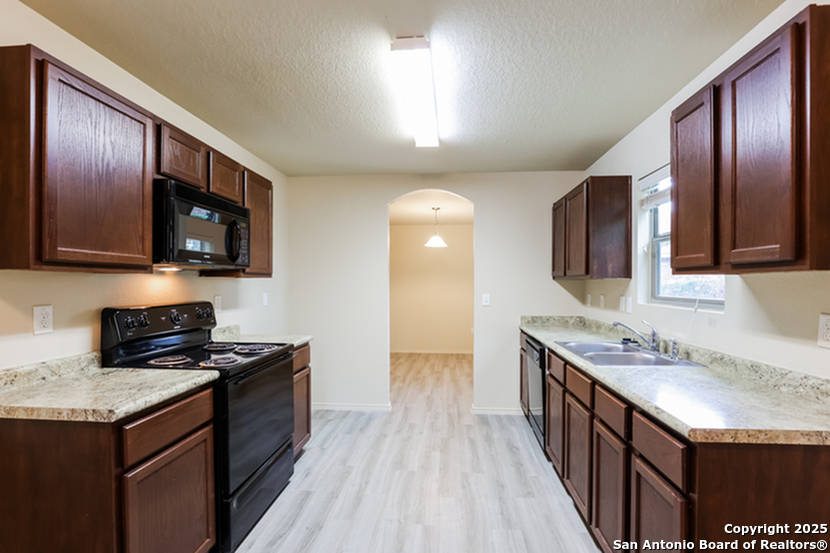 7031 Heathers Pond San Antonio TX 78227