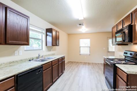 7031 Heathers Pond San Antonio TX 78227
