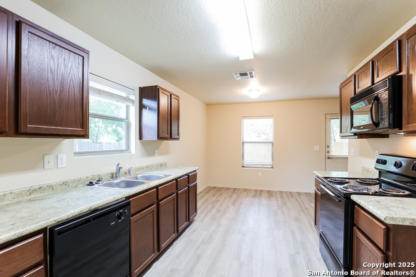 7031 Heathers Pond San Antonio TX 78227