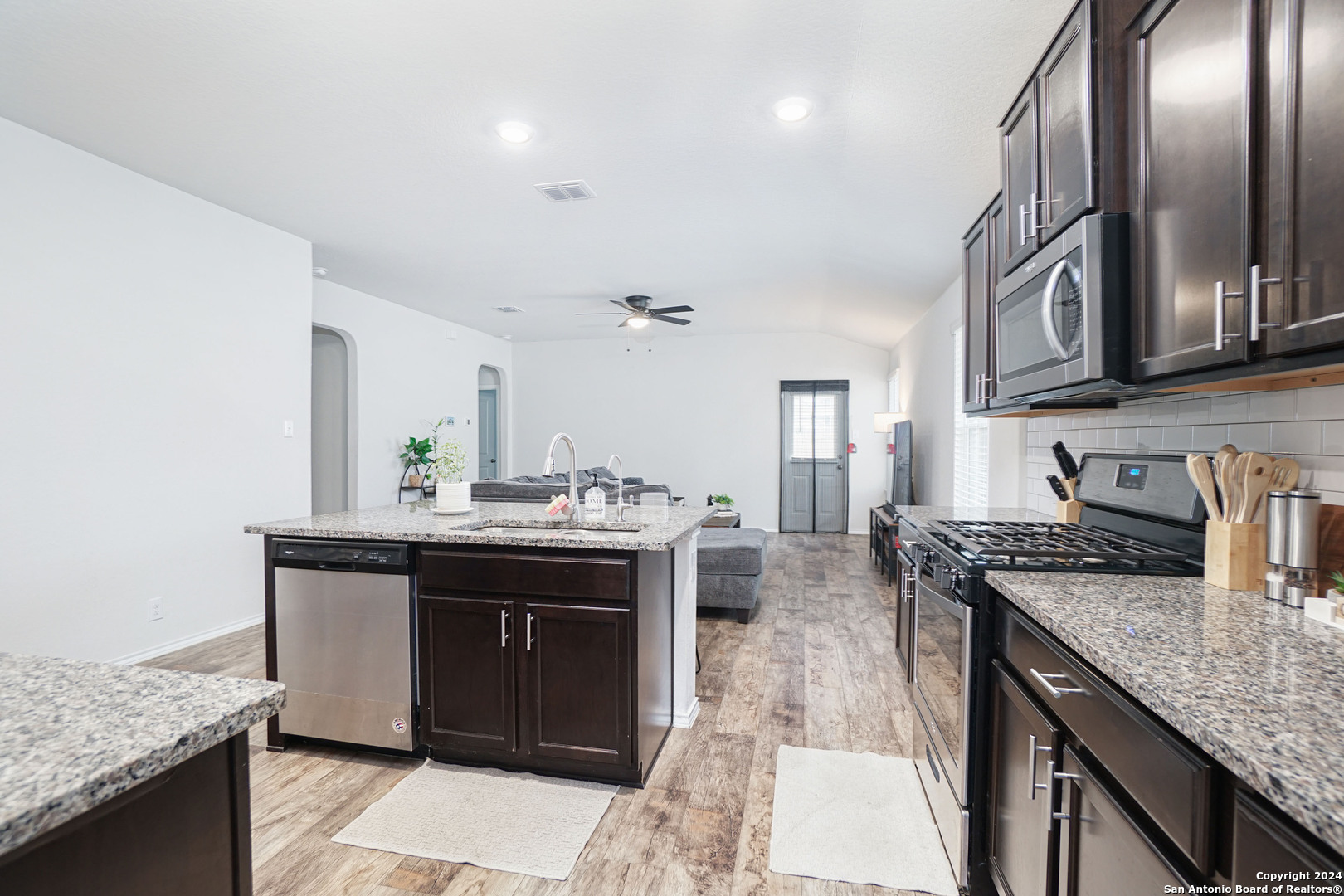 6310 Kendall Cove Converse TX 78109