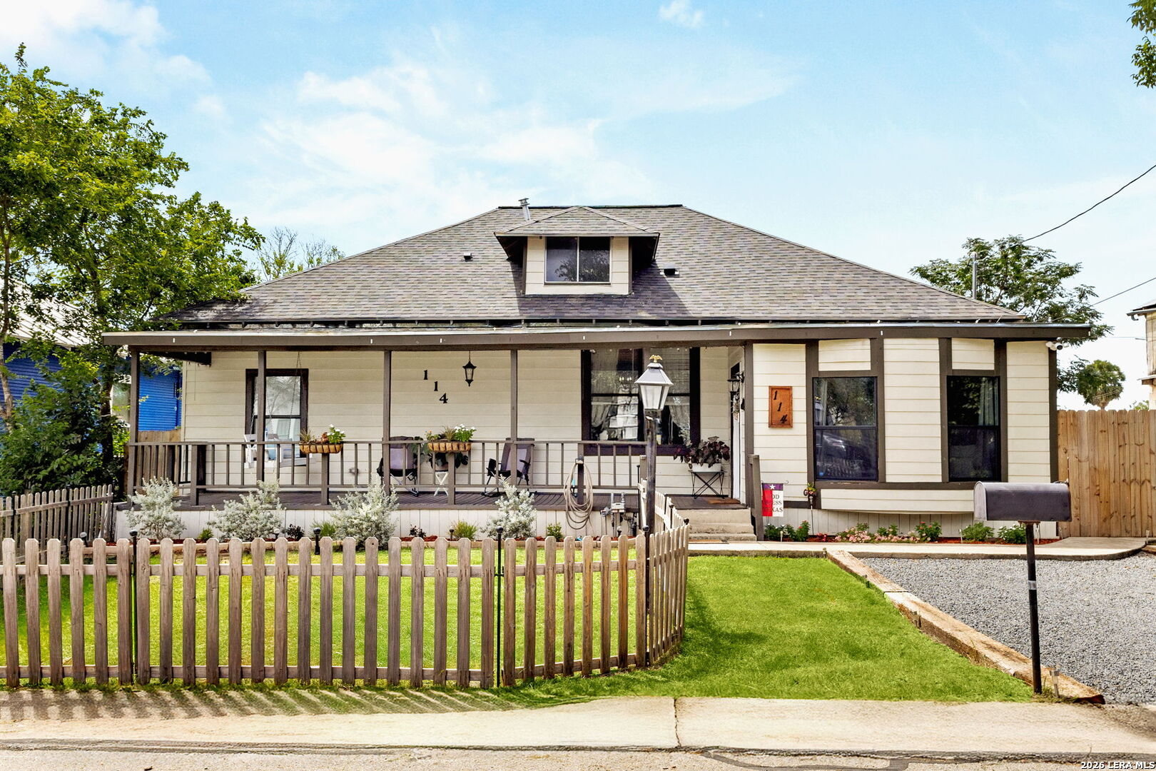 114 Avenue B Converse TX 78109