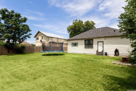 114 Avenue B Converse TX 78109