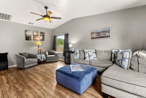 114 Avenue B Converse TX 78109