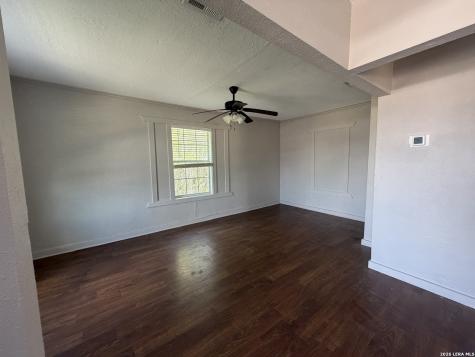 904 C Street Floresville TX 78114