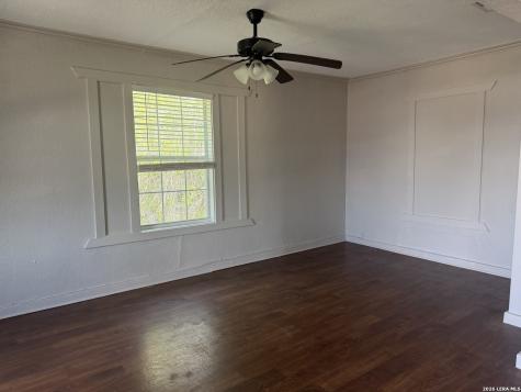 904 C Street Floresville TX 78114