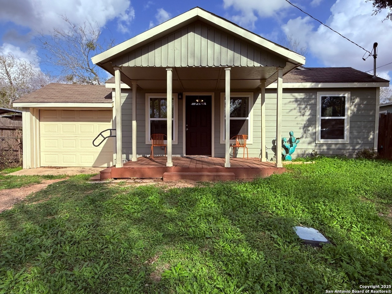 1310 South 4th Floresville TX 78114