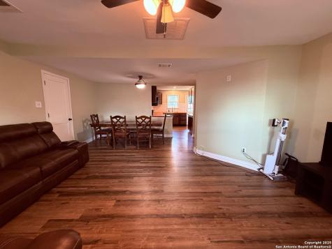 1310 South 4th Floresville TX 78114